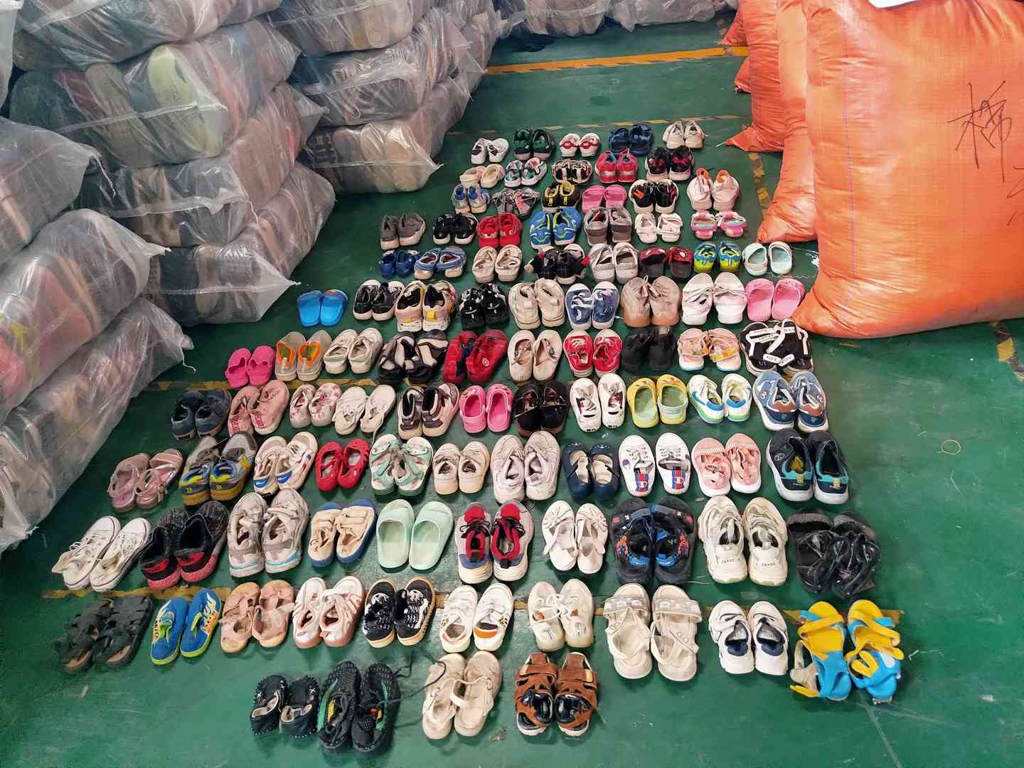 Mixed Used Children Shoes